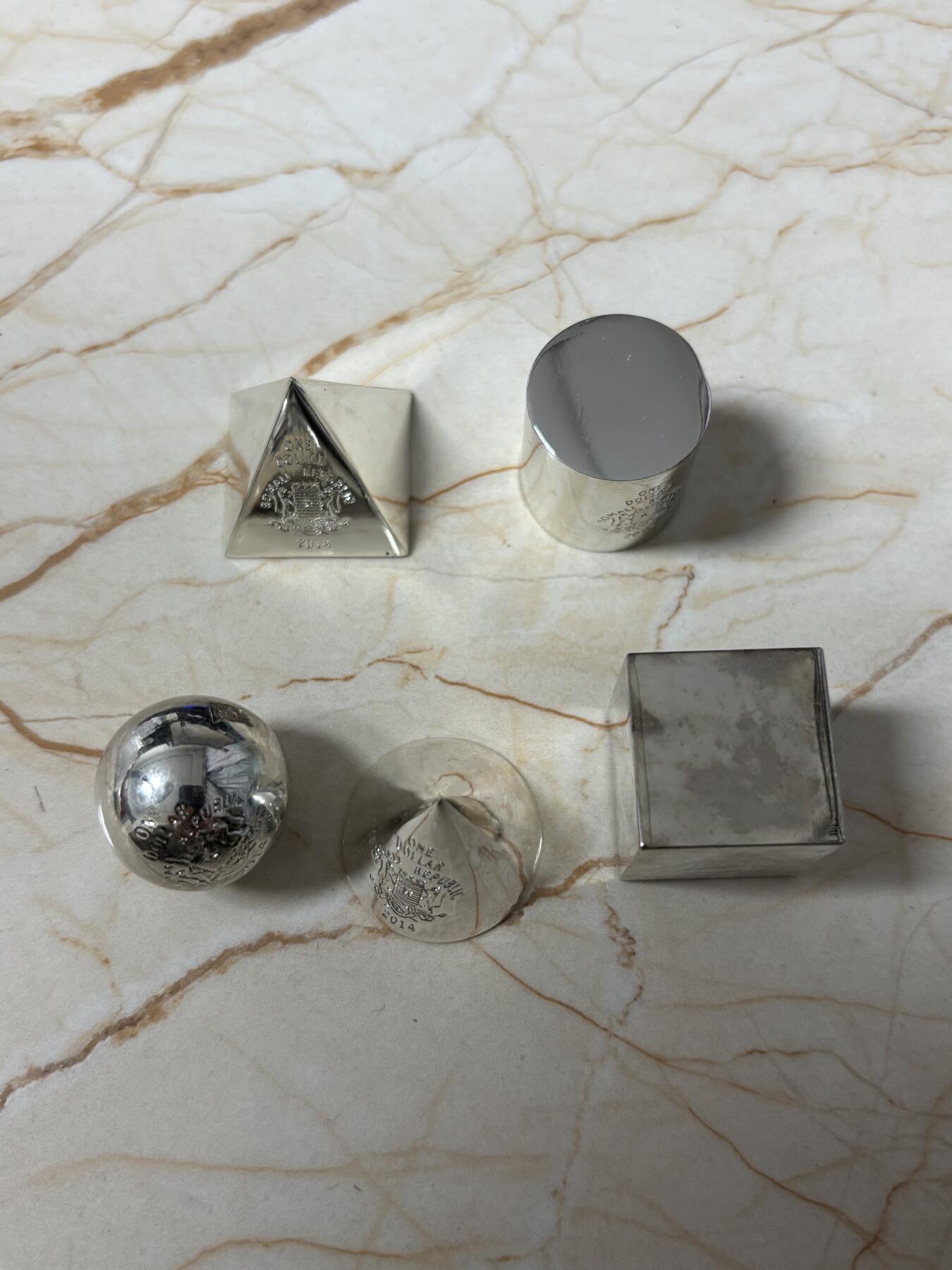 第184期拍卖 获奖索马里2014年数学纪念3D三维几何体硬币5枚套，世界最美25种钱币排名，铜镍镀银