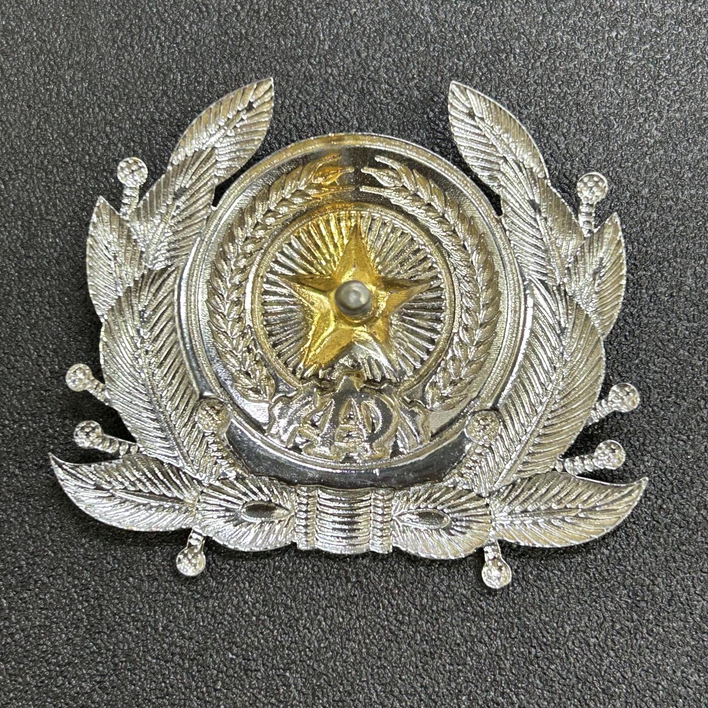 西秦中古拍卖第六十八期 越南公安大帽徽