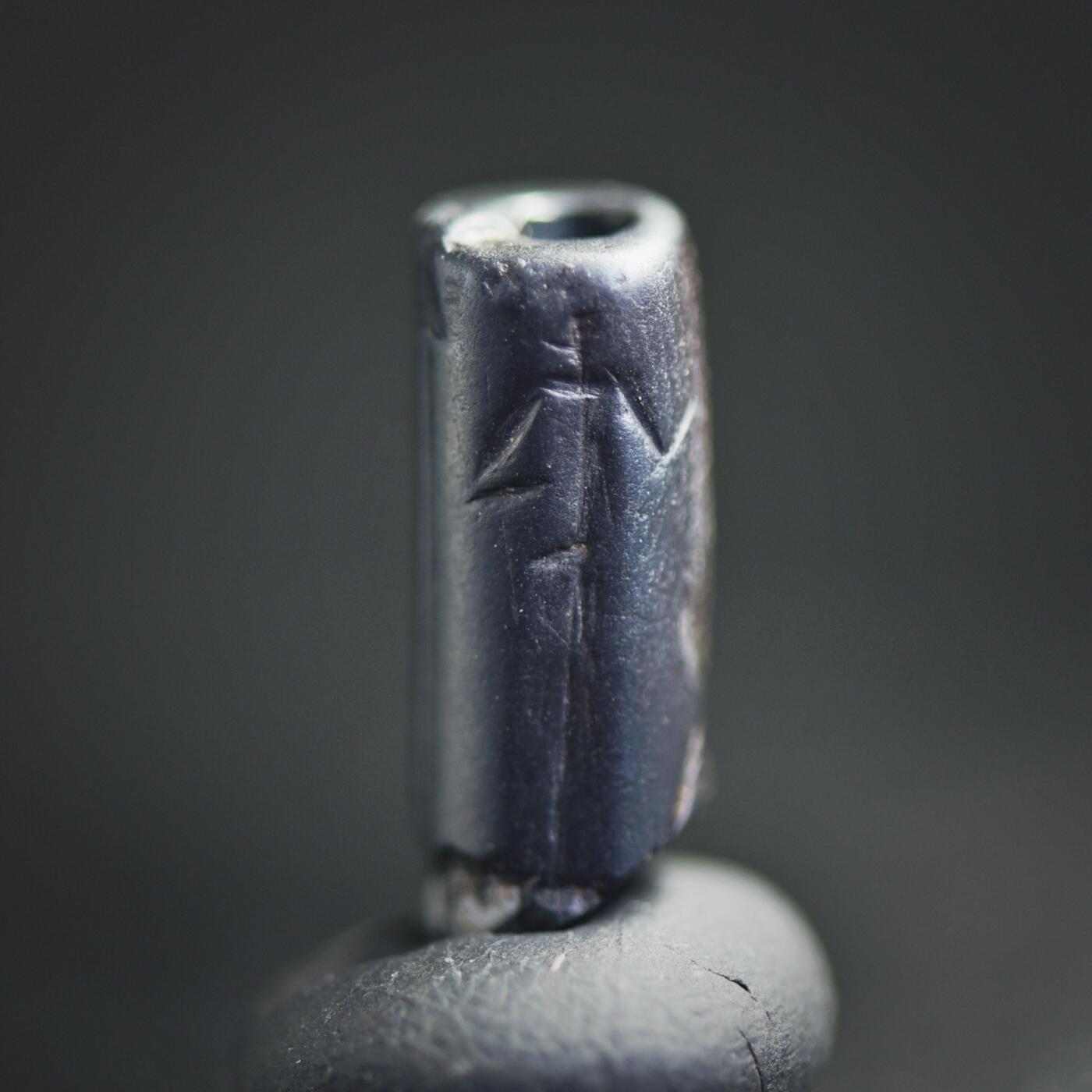 【良泉】【2025年最后一场】12月18日晚19.30点开拍！188组【直播场】西方古代钱币、丝路杂项、印章！ 公元前1500年【两河流域】赤铁款，祭祀题材滚印【战神马杜克之矛】+【风暴神阿达德的神牛载着闪电镰杖】