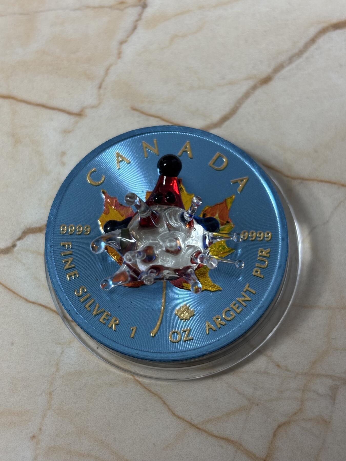 第184期拍卖 加拿大2022年镶嵌穆拉诺玻璃刺猬彩色枫叶纪念银币，9999银，1盎司，发行500枚