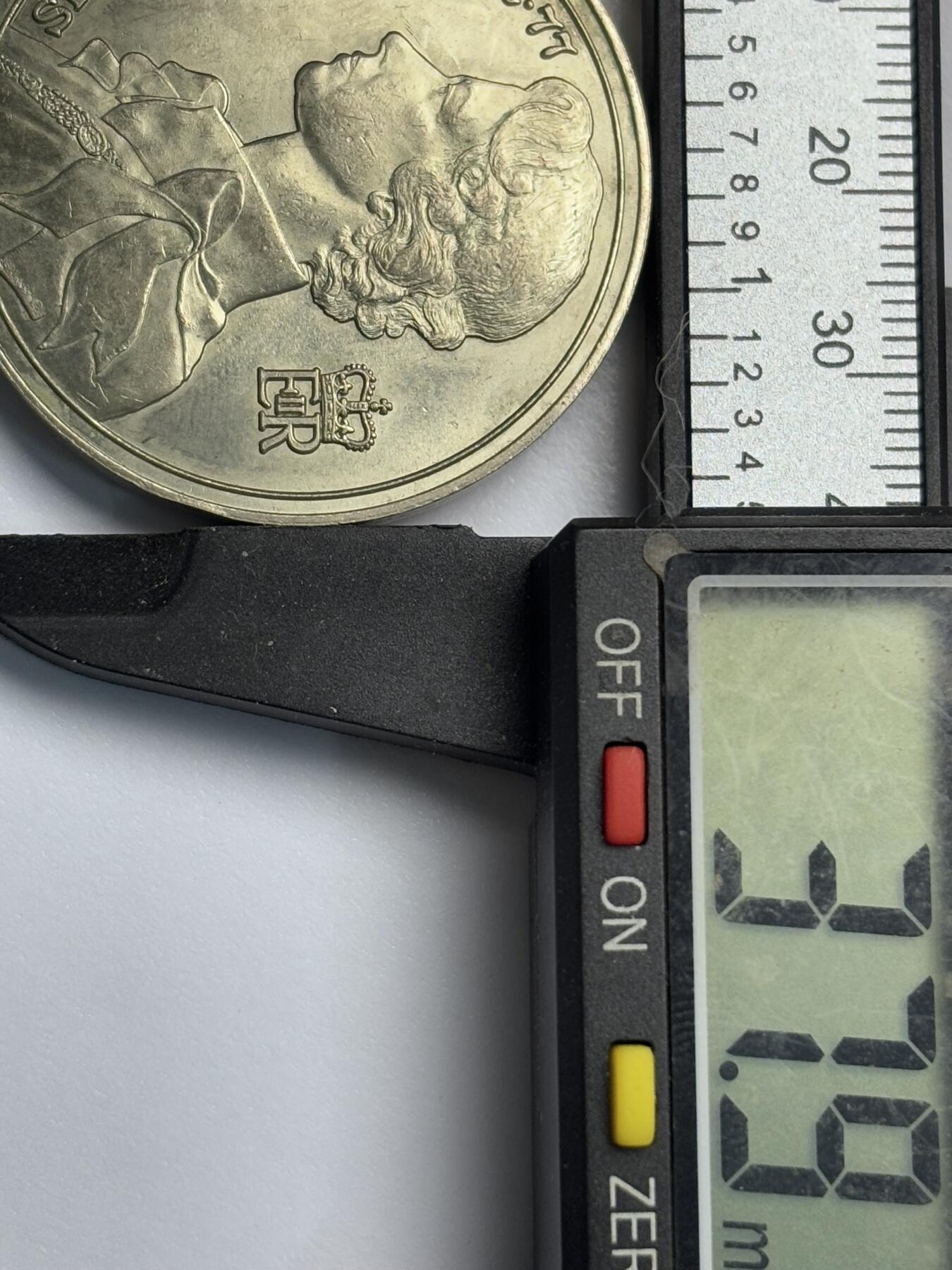 文馨钱币收藏第 283 场，【大雪鉴珍，寒英缀金】金银纪念币精品场，诚邀您的参与【长期接代拍品】 1952-1977 年英国温莎城堡，纪念女王在位 25 周年银禧纪念章，由南安普顿市铸造