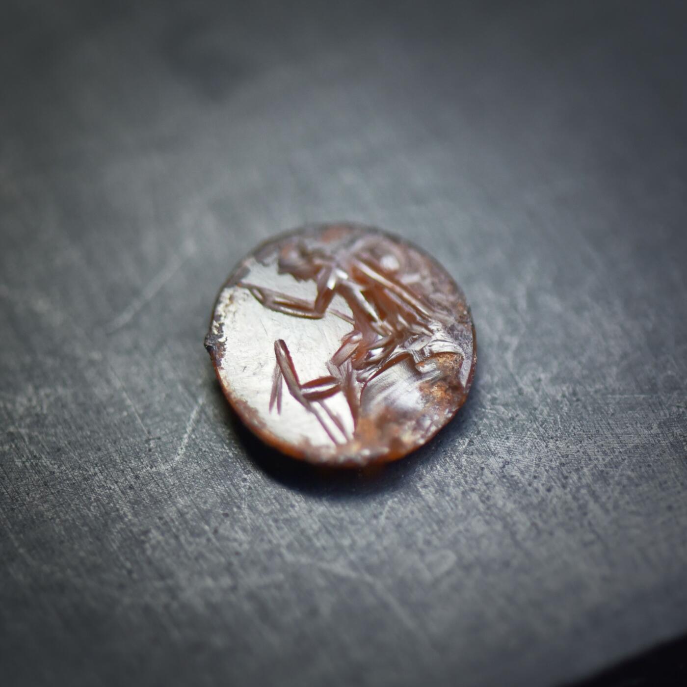 【良泉】【2025年最后一场】12月18日晚19.30点开拍！188组【直播场】西方古代钱币、丝路杂项、印章！ 公元1-3世纪【古罗马】阿尔忒弥斯和猎狗，玛瑙材质，印章戒面。巨蟹座守护女神