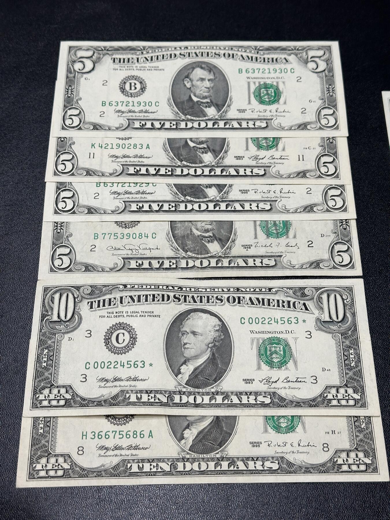 《外钞收藏家》第五百九十一期（畅拍场）（本平台长期征集拍品、欢迎藏友们联系合作） 美国小头版5和10美元 5张一起 非全新 品相如图 一张是补号