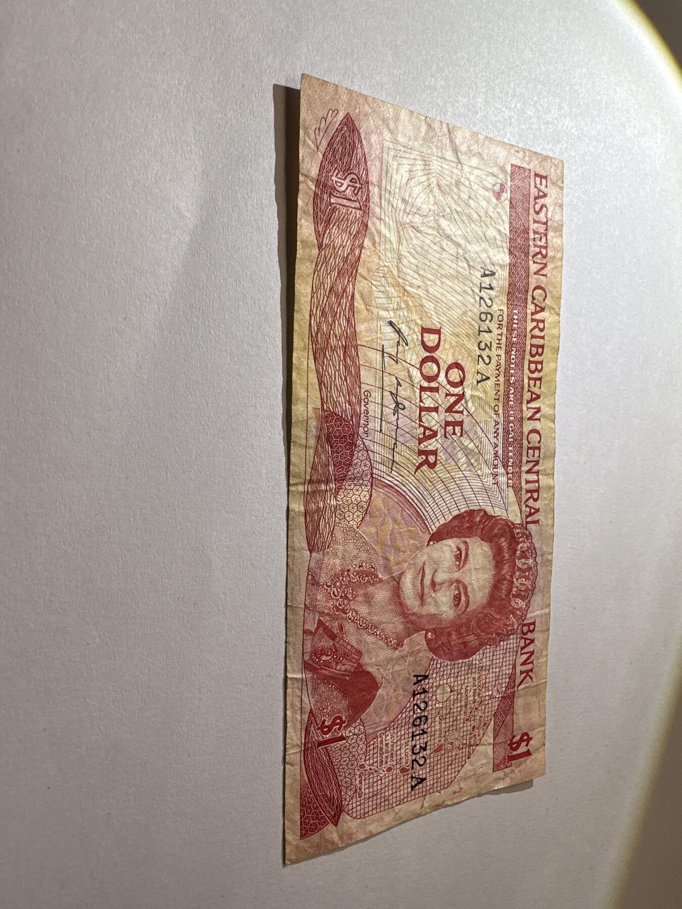 12.5纸币专场 北美洲东加勒比1元1985年A冠