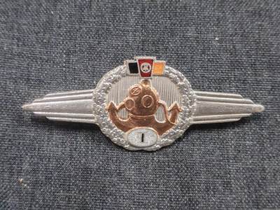 罗岚⭐新藏⭐特惠专拍第一场-分享拍场赚佣 - 民主德国极早期一级潜水员技能章 非常少见 早期单转轮版本 特殊兵种 *光荣任务*