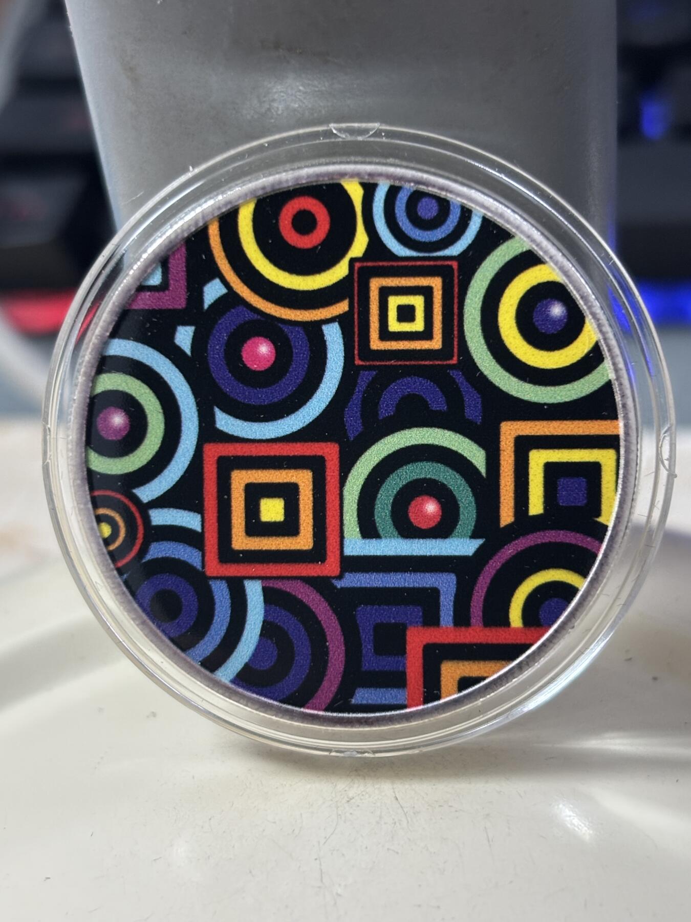 第184期拍卖 纽埃2015年革命性的3D技术1盎司纪念彩银币配眼镜，999银，发行699枚