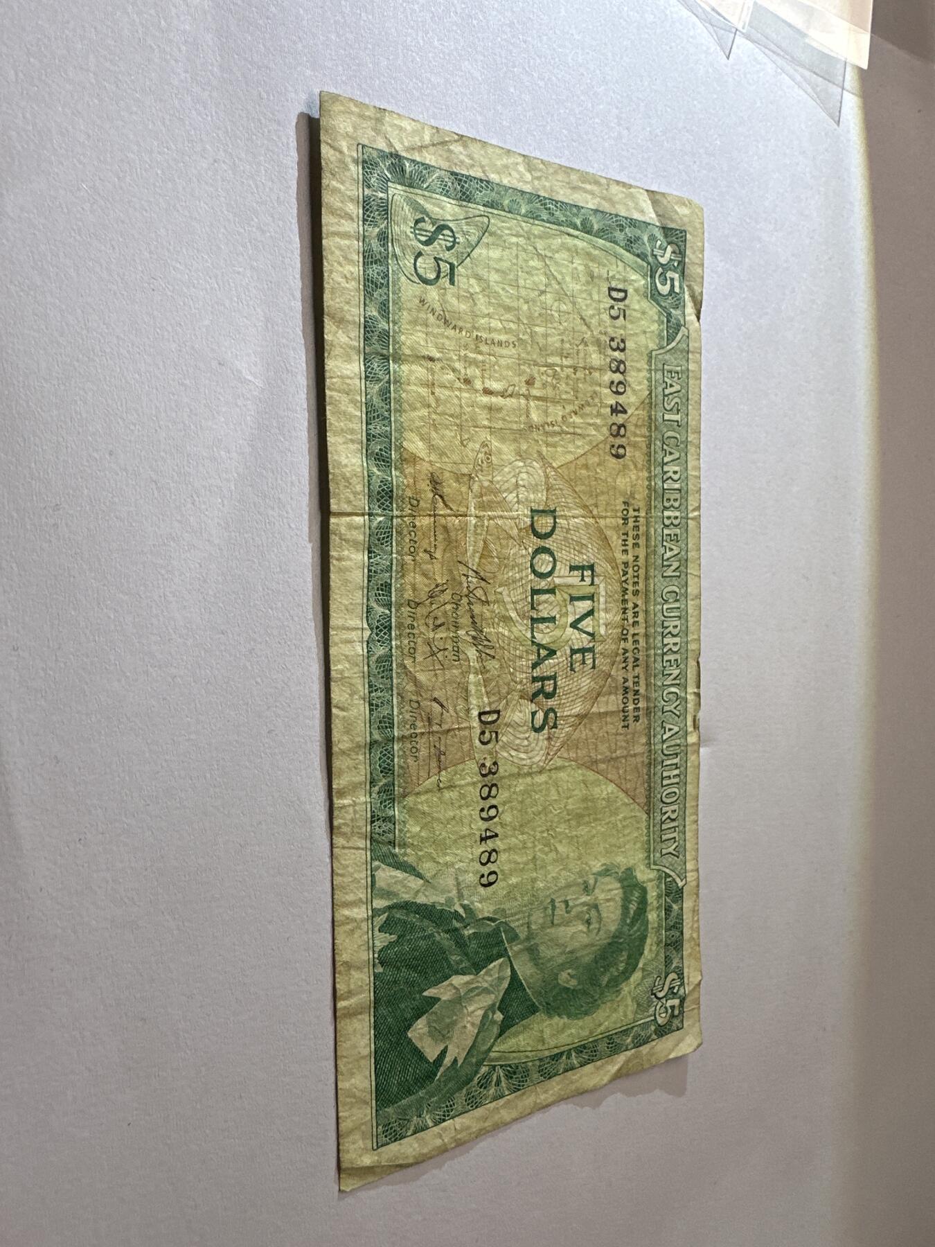 12.5纸币专场 东加勒比1965年5元 女王戎装像