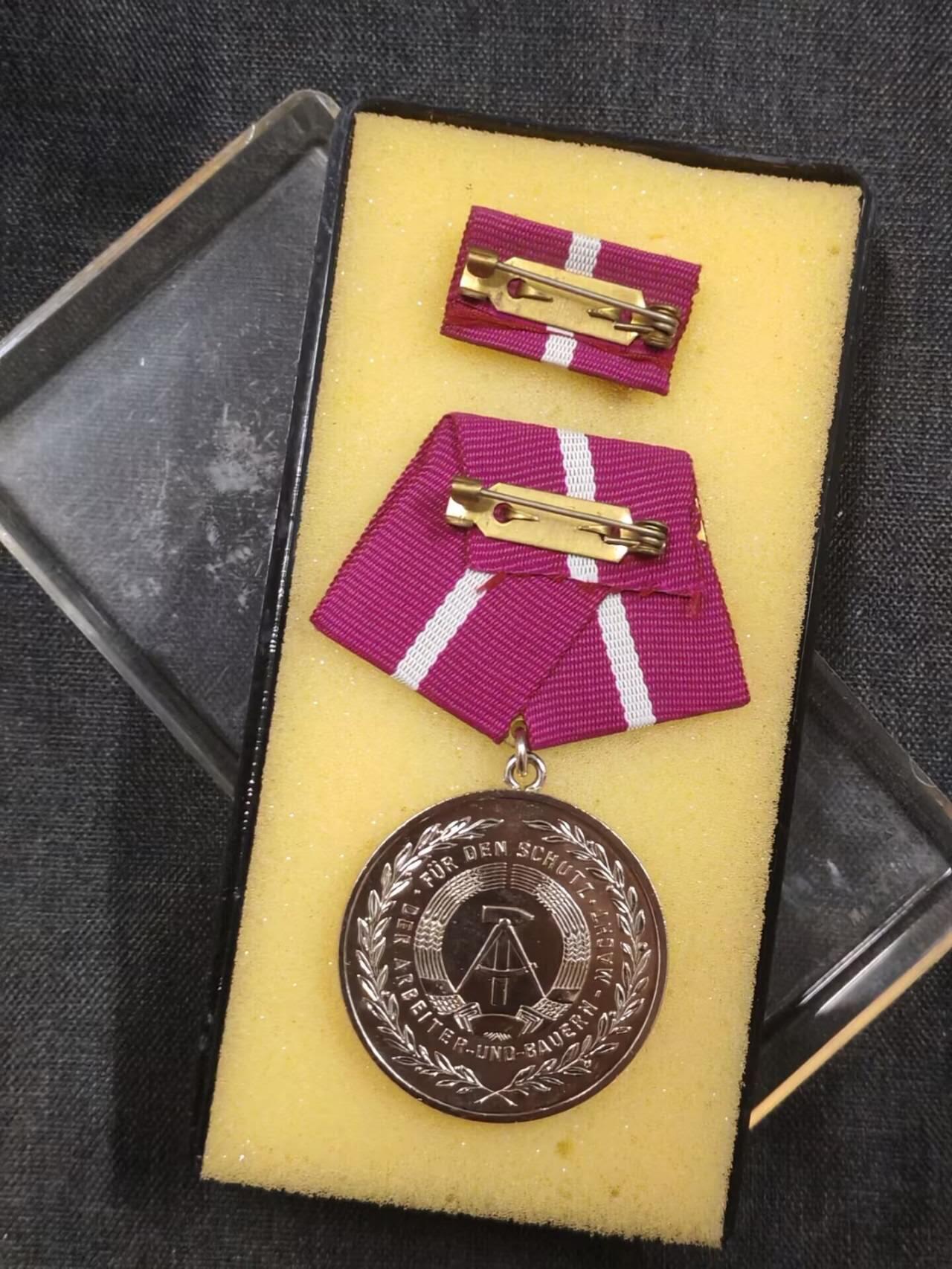 罗岚⭐新藏⭐特惠专拍第一场-分享拍场赚佣 民主德国银级为民防事业贡献奖章带原盒略 极品铜镀银