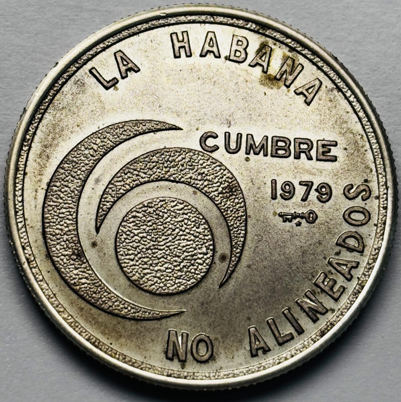 文馨钱币收藏第 283 场，【大雪鉴珍，寒英缀金】金银纪念币精品场，诚邀您的参与【长期接代拍品】 原光品相古巴1979年20比索 银币 不结盟国家峰会26克925银，独年份版