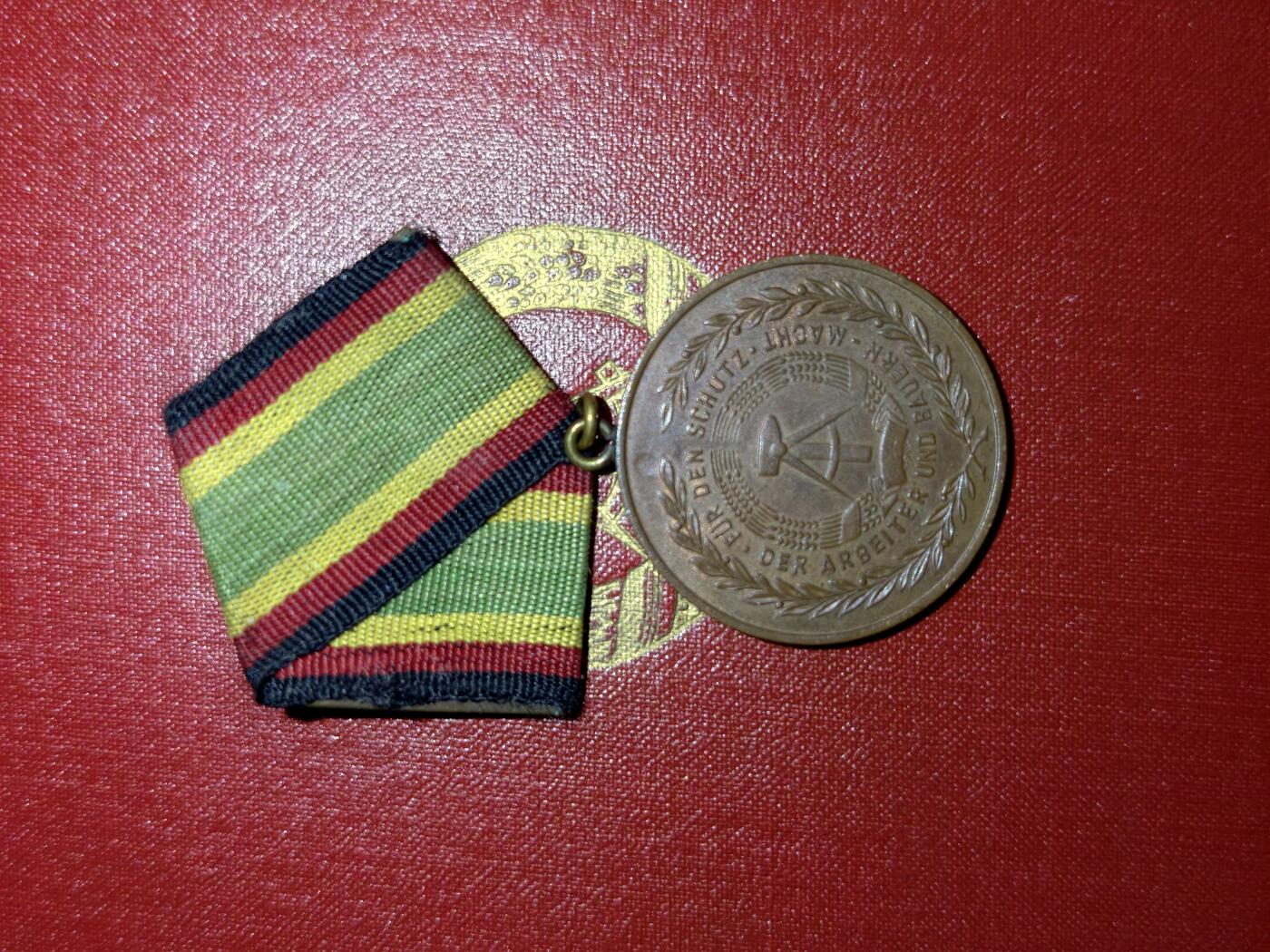 凯旋世界勋赏（第20期）（欢迎送拍）（对拍品有疑问请询问客服，不接受到手刀，出价默认拍品品相。请认真阅读拍卖规则！出价默认已认可！）（收到货请录制开箱视频，无视频概不处理问题。） DDR大套章东德