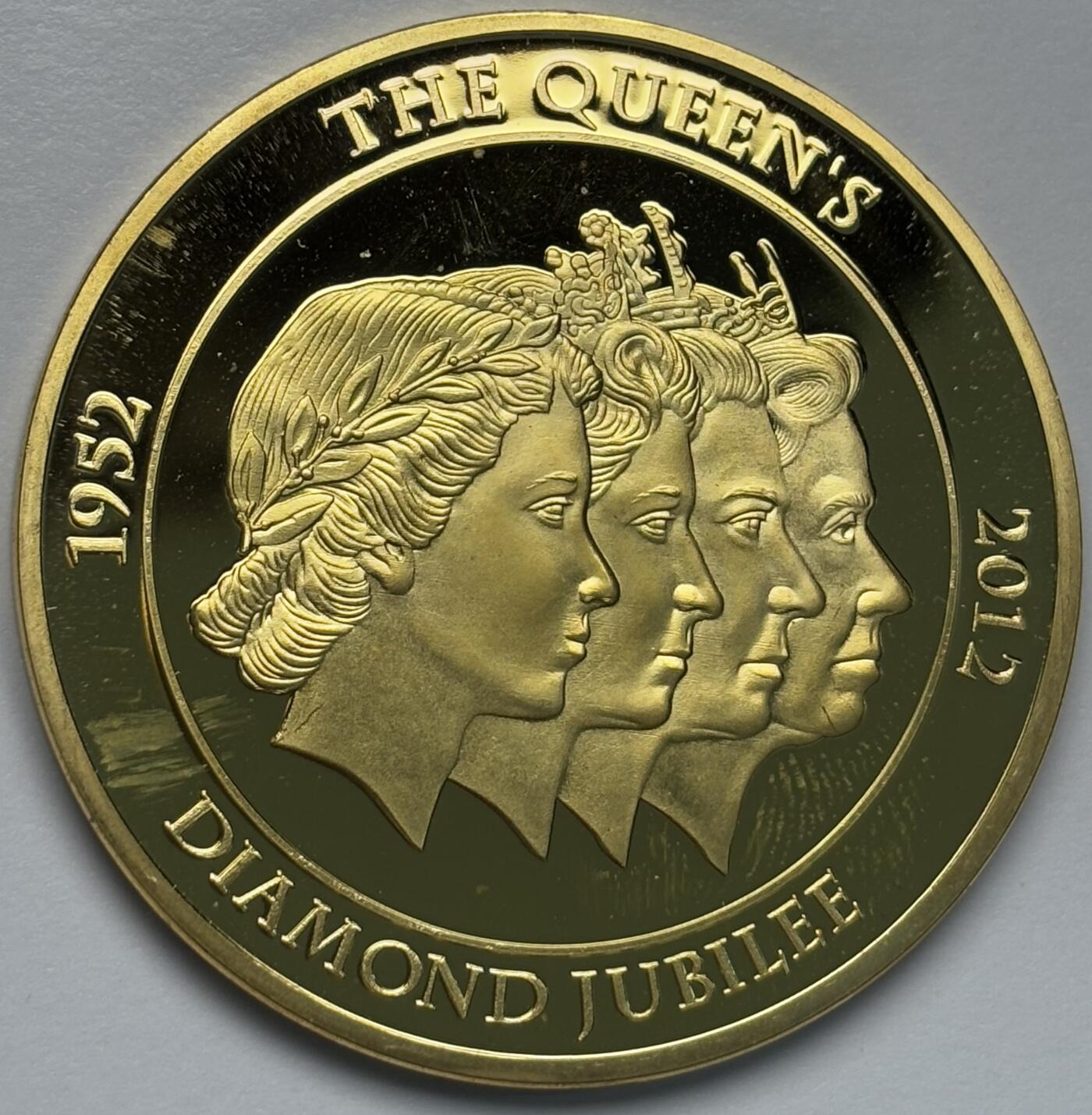 文馨钱币收藏第 283 场，【大雪鉴珍，寒英缀金】金银纪念币精品场，诚邀您的参与【长期接代拍品】 全新1952-1977-2012 年英国女王伊丽莎白二世在位 25 周年，50 周年精制纪念大铜章