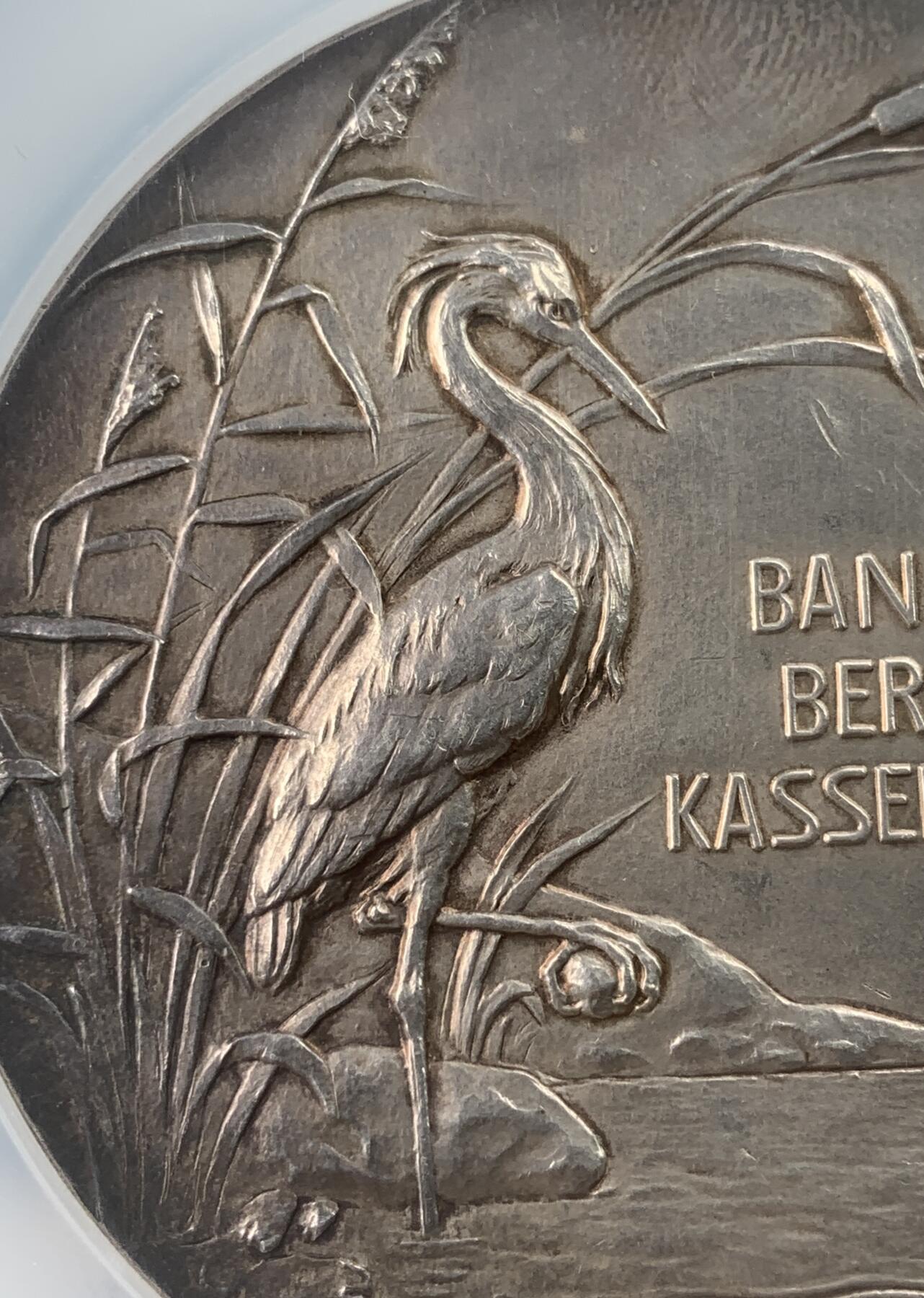 掌中浮雕-藏着的欧洲第044场 NGC MS62 ：1850年柏林银行成立银章，68mm，129g. 正面人像柏林收银协会的联合创始人约瑟夫·门德尔松（犹太人），哲学家摩西·门德尔松的长子和作曲家费利克斯·门德尔松·巴托尔迪的叔叔