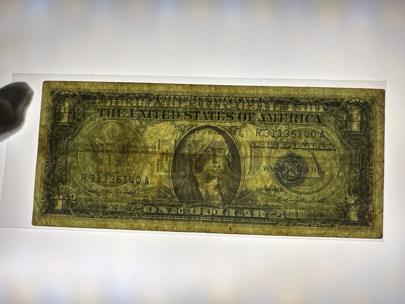 12.5纸币专场 美国早期美元纸币2张 1963年红印2美元AA冠无47