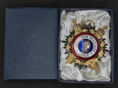 凯旋世界勋赏（第20期）（欢迎送拍）（对拍品有疑问请询问客服，不接受到手刀，出价默认拍品品相。请认真阅读拍卖规则！出价默认已认可！）（收到货请录制开箱视频，无视频概不处理问题。） - 法国大绶议会证章（核心银制）