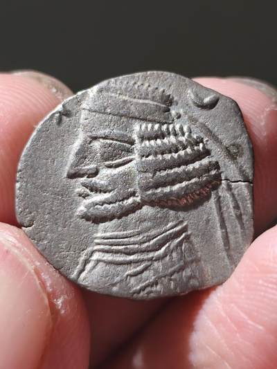 星盘世界钱币十二月六日古典币专场 - 美品！帕提亚 奥罗德斯二世星月1德拉克马银币 前57-38年 很有两河风味的币 背面弓箭人+希腊化称谓