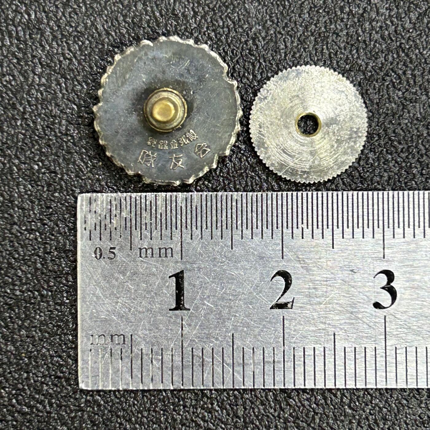 西秦中古拍卖第六十八期 不忘历史 抗战收藏 日本队友会证章  银制有银标 重3.7克