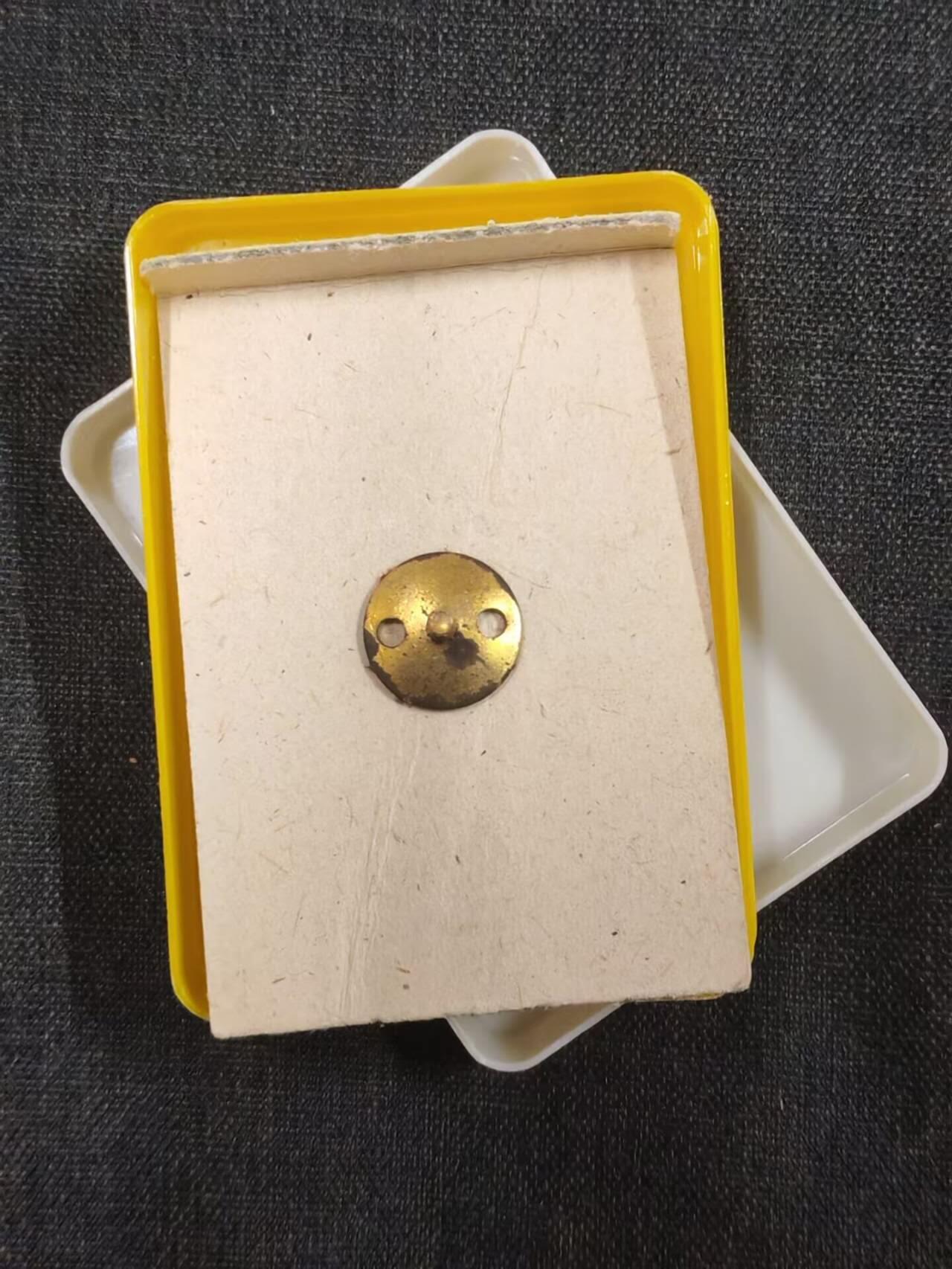 罗岚⭐新藏⭐特惠专拍第一场-分享拍场赚佣 民主德国内务部晶哥👮学院校徽 早期铜珐琅转轮版本带原盒 学习苏联的校徽为菱形