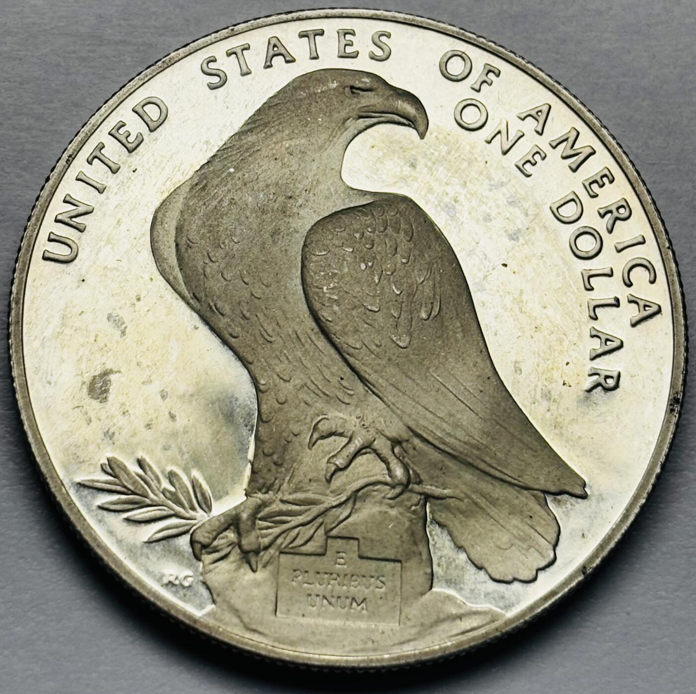 文馨钱币收藏第 283 场，【大雪鉴珍，寒英缀金】金银纪念币精品场，诚邀您的参与【长期接代拍品】 全新【获奖币】美国1984年洛杉矶奥运会精制纪念银币一元，26.73 克 900 高银，独年份版