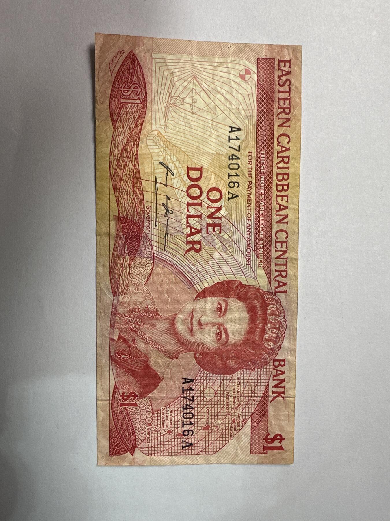 12.5纸币专场 北美洲东加勒比1元1985年A冠