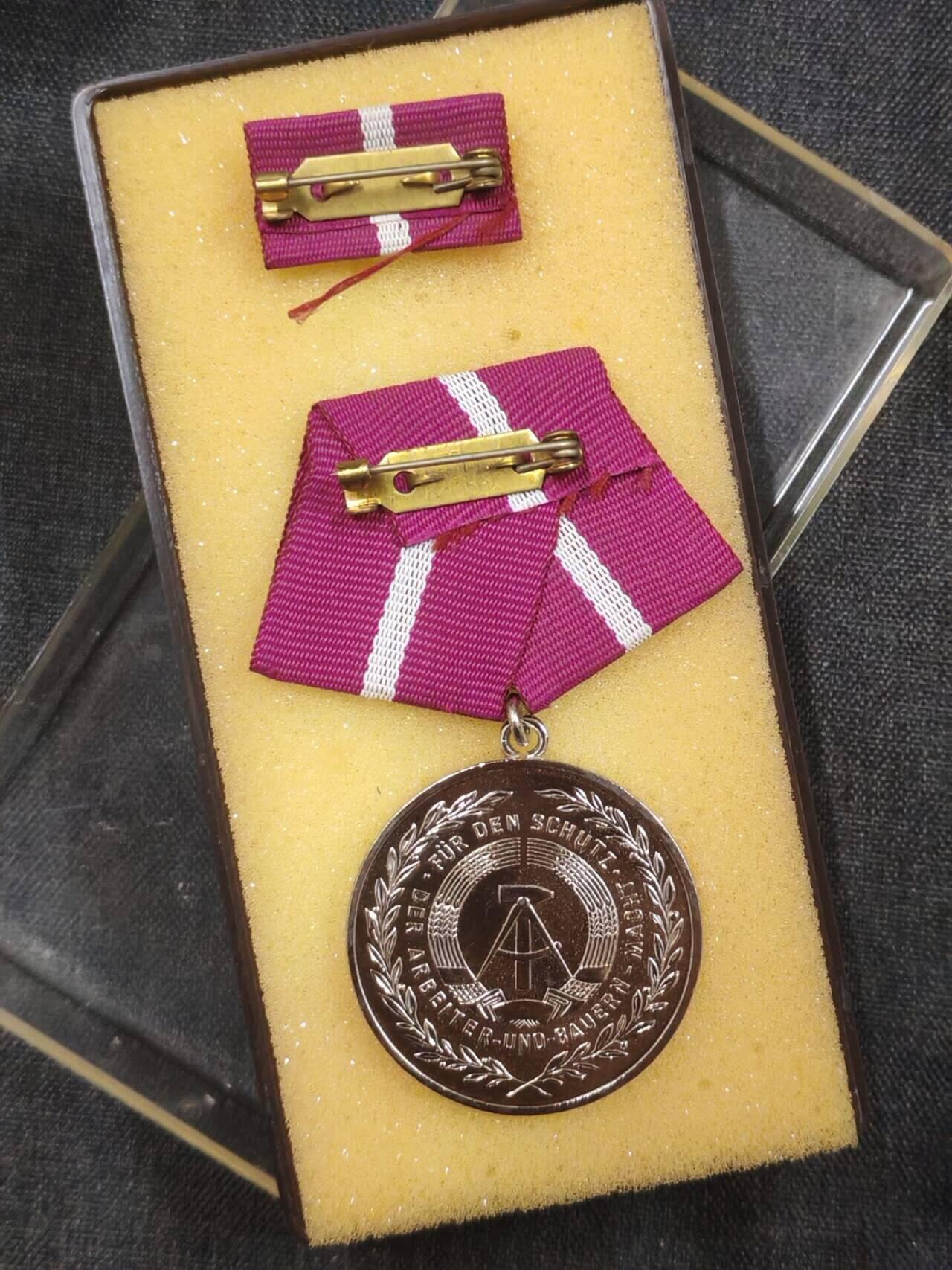 罗岚⭐新藏⭐特惠专拍第一场-分享拍场赚佣 民主德国银级为民防事业贡献奖章带原盒略 极品铜镀银