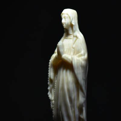 【良泉】【2025年最后一场】12月18日晚19.30点开拍！188组【直播场】西方古代钱币、丝路杂项、印章！ - 【圣诞快乐！】19世纪【法国】卢尔德圣母显灵像【微雕精品圣像】细节极佳！“高级材质”带原漆金木座