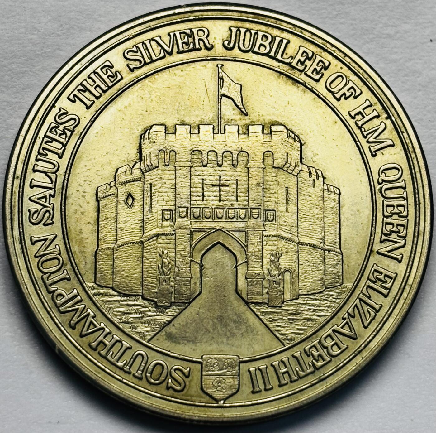 文馨钱币收藏第 283 场，【大雪鉴珍，寒英缀金】金银纪念币精品场，诚邀您的参与【长期接代拍品】 1952-1977 年英国温莎城堡，纪念女王在位 25 周年银禧纪念章，由南安普顿市铸造