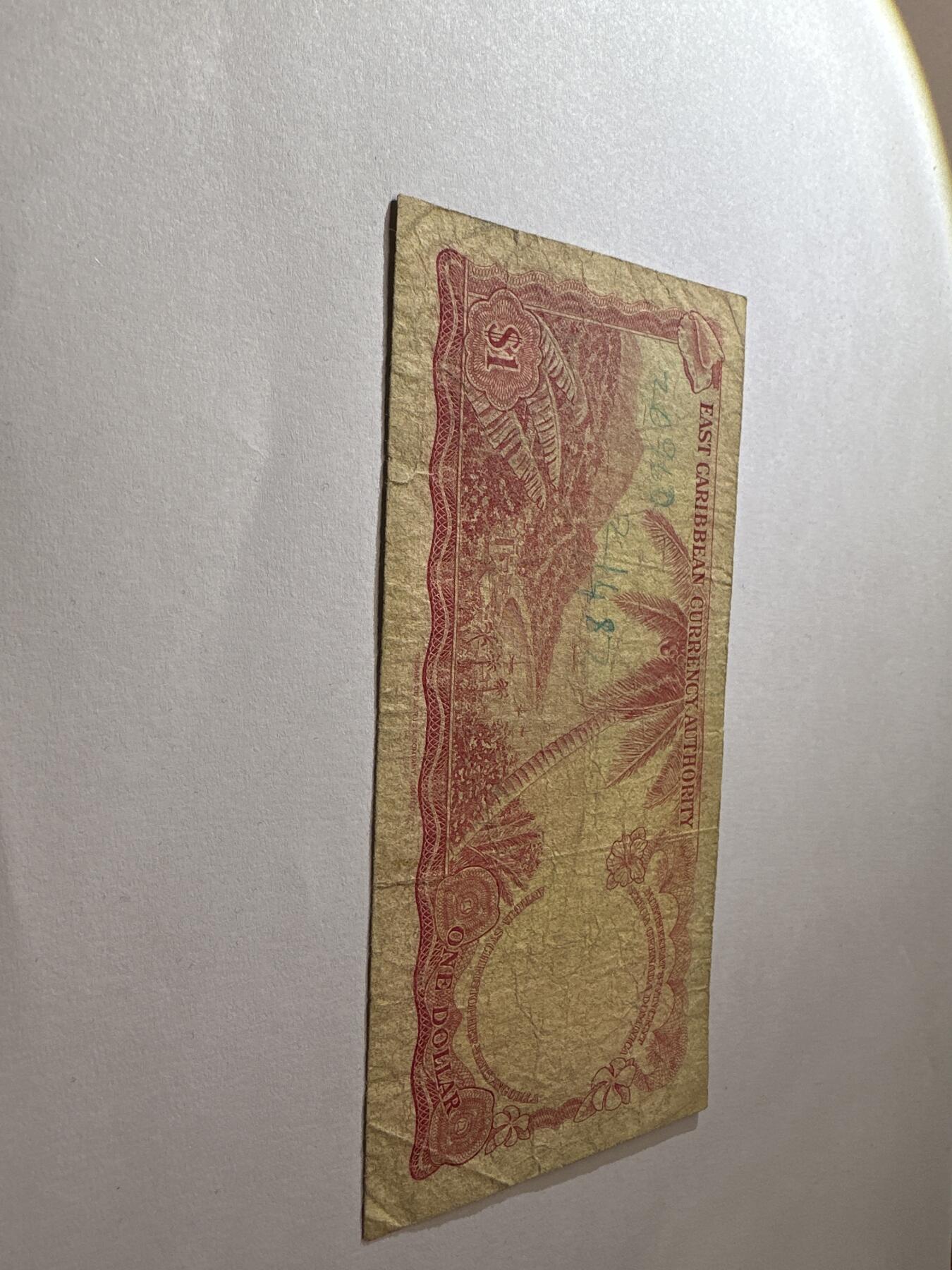 12.5纸币专场 英属东加勒比1965年1元 女王戎装像