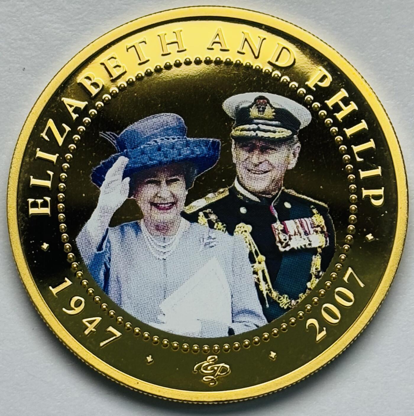 文馨钱币收藏第 283 场，【大雪鉴珍，寒英缀金】金银纪念币精品场，诚邀您的参与【长期接代拍品】 全新 2007 年库克群岛 纪念女王钻石结婚周年一元精制镀金纪念币