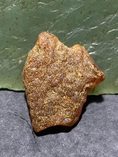 天然蜜蜡小原石一块 - 天然蜜蜡小原石一块