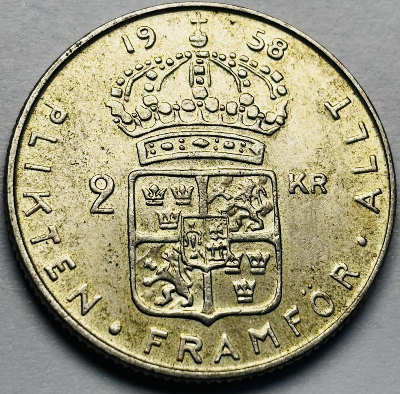 文馨钱币收藏第 283 场，【大雪鉴珍，寒英缀金】金银纪念币精品场，诚邀您的参与【长期接代拍品】 好品 1958 年瑞典古斯塔夫六世 2 克朗银币 14 克，400 银