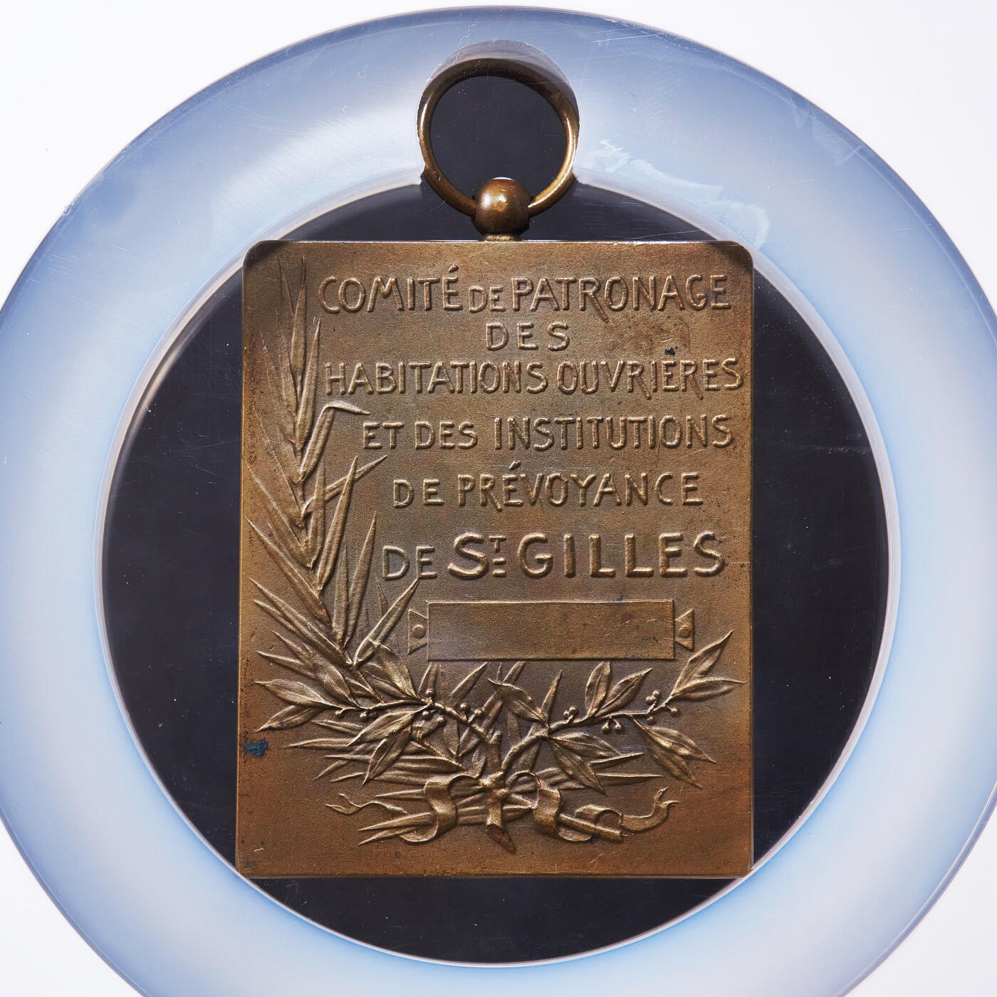 【俄甄集藏】2025年(045)12-03 星期三 晚 19:30 全场包邮 法国19世纪圣吉勒工人住房与户主机构委员会纪念方形大铜章，NGC MS64，尺寸：55mm x 45mm（不含圈挂环），新艺术运动时期风格，简约大气而精美，著名设计师伊波利特·勒菲弗尔作品，顶级品相
