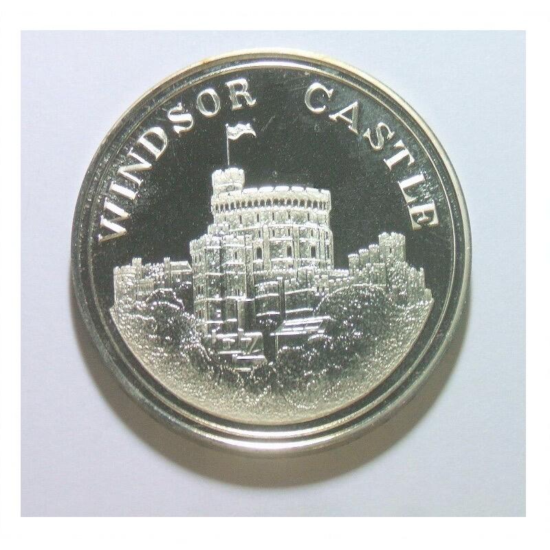 英国1977年 伊丽莎白+温莎城堡 高浮雕精制大镀银章 43MM
