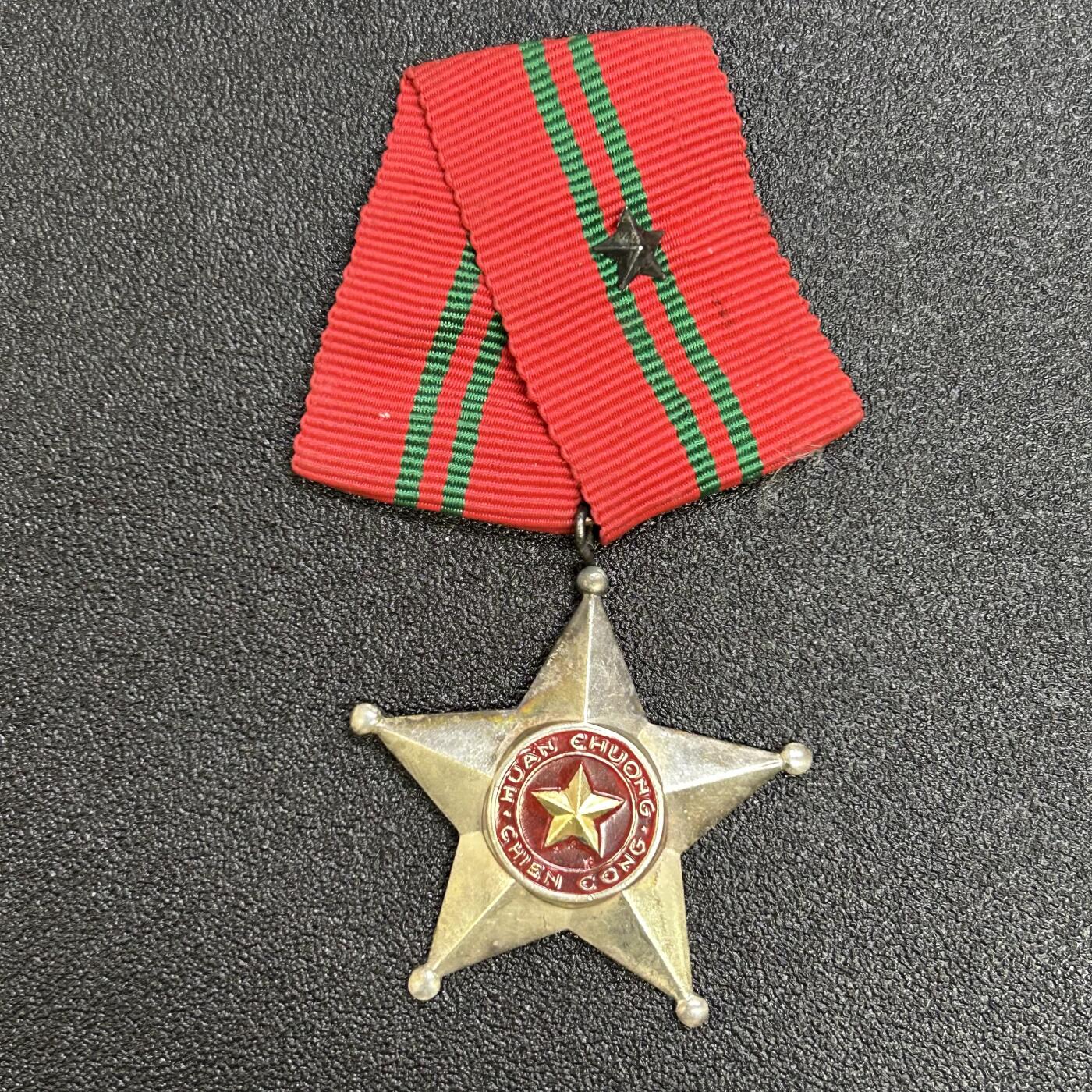 西秦中古拍卖第六十八期 越南三级军功勋章 早期铜制