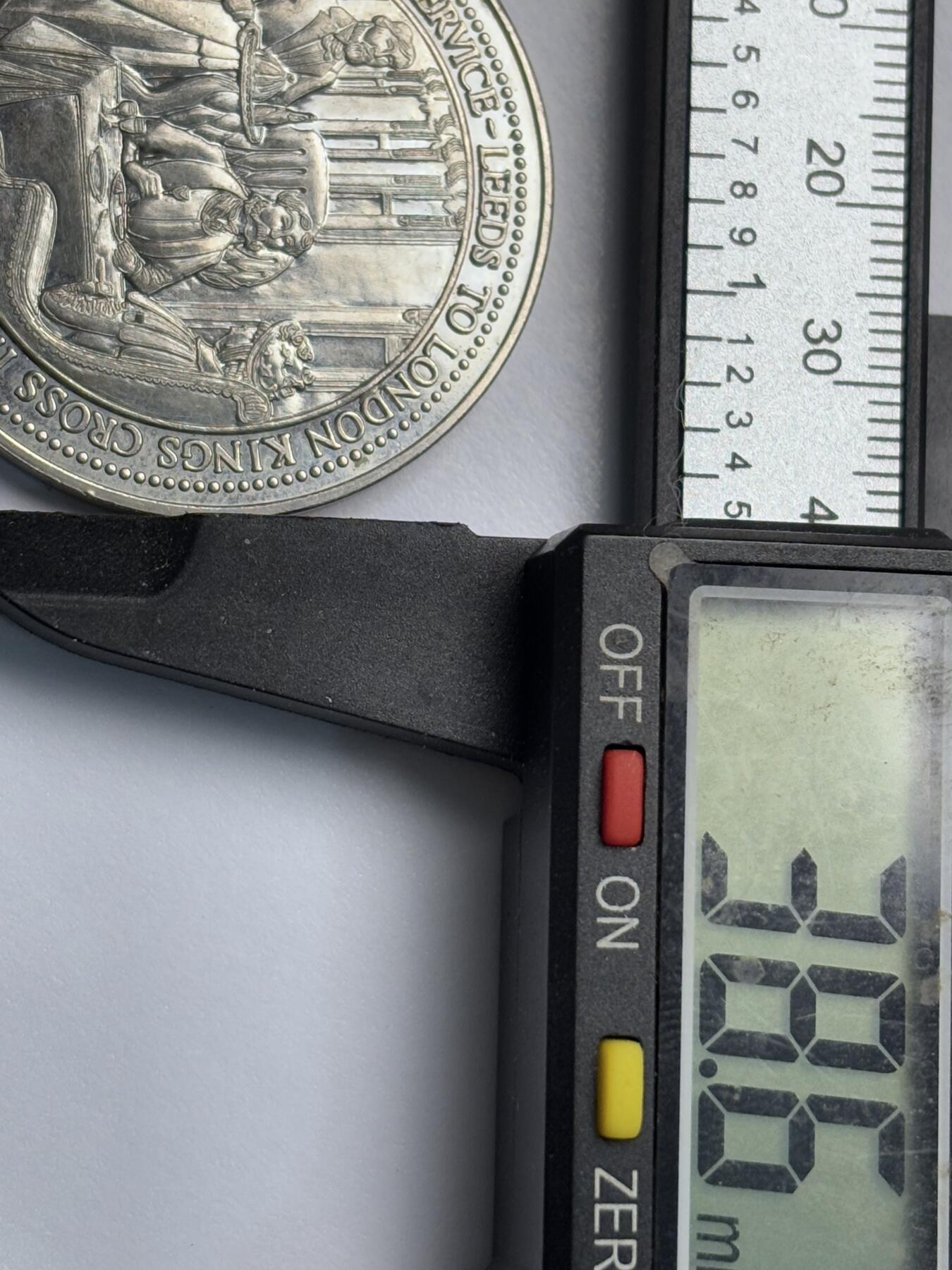 文馨钱币收藏第 283 场，【大雪鉴珍，寒英缀金】金银纪念币精品场，诚邀您的参与【长期接代拍品】 1879-1979 年英国铁路餐饮服务 100 周年纪念章