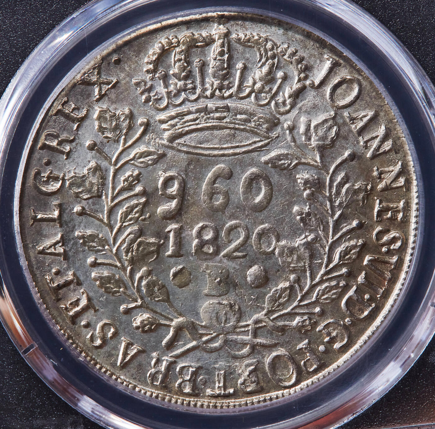 【俄甄集藏】2025年(045)12-03 星期三 晚 19:30 全场包邮 葡属巴西1820年若昂六世B版960瑞斯大银币，PCGS UNCD，细节犀利，底板带光