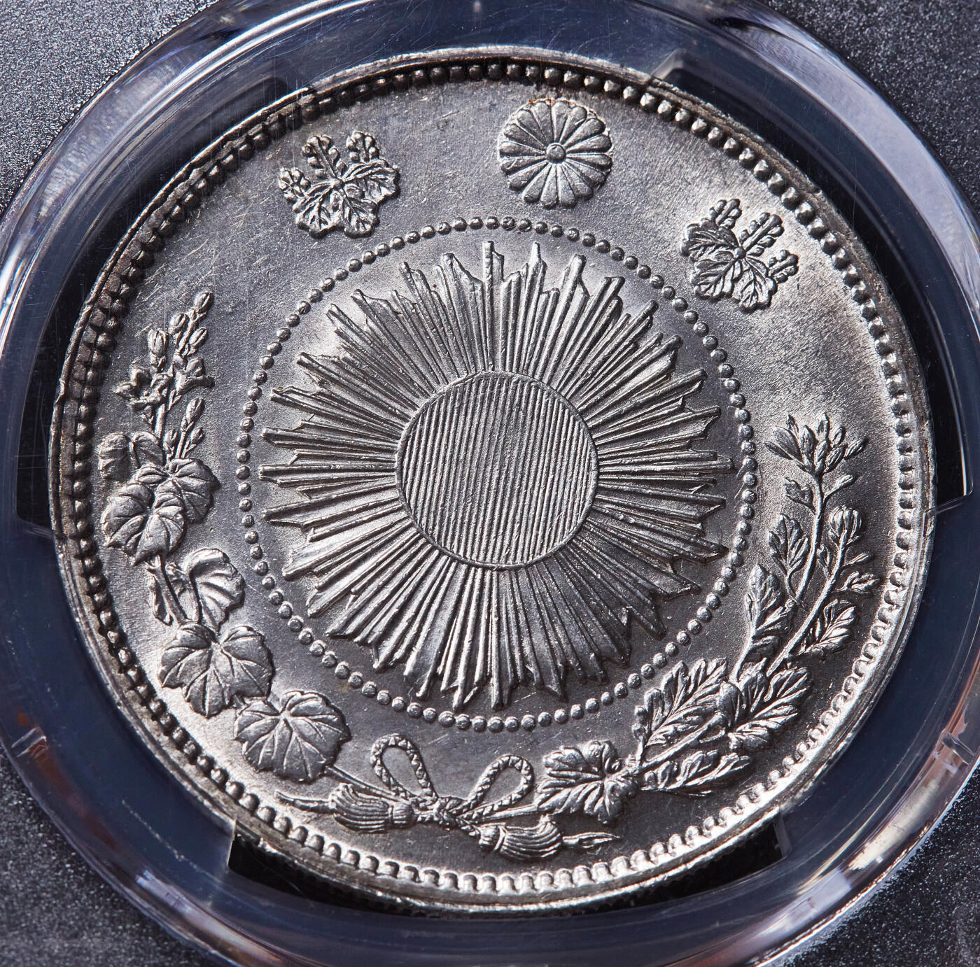 【俄甄集藏】2025年(045)12-03 星期三 晚 19:30 全场包邮 日本1870年明治3年旭日龙洋1元大银币，PCGS AU58，细节犀利，原光品相