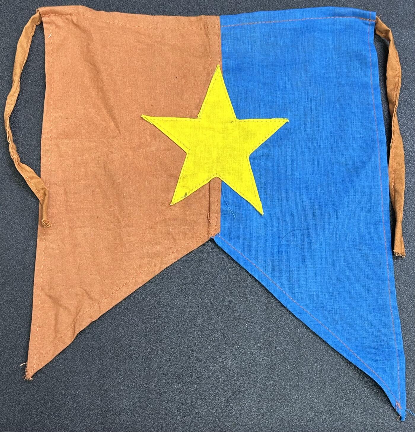 西秦中古拍卖第六十八期 越南南方民族解放阵线旗帜 南方游击队旗帜 早期拼布