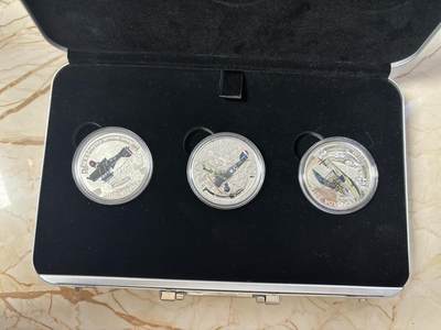 第184期拍卖 - 加拿大2016年一战飞机系列1盎司纪念彩色银币3枚套带盒只带一张证书，9999银，1盎司*3.发行7500套银价1293