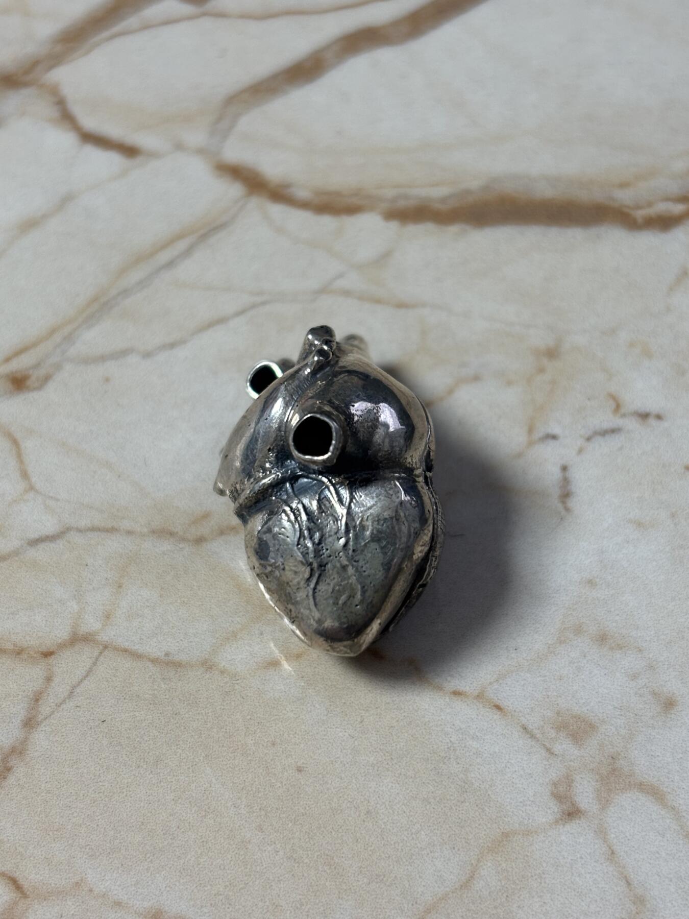 第184期拍卖 南非共和国2017年纪念世界首例心脏移植手术50周年全银精制套币，原装盒证封齐全，小的币有氧化，极富历史纪念意义的套币，发行量700套