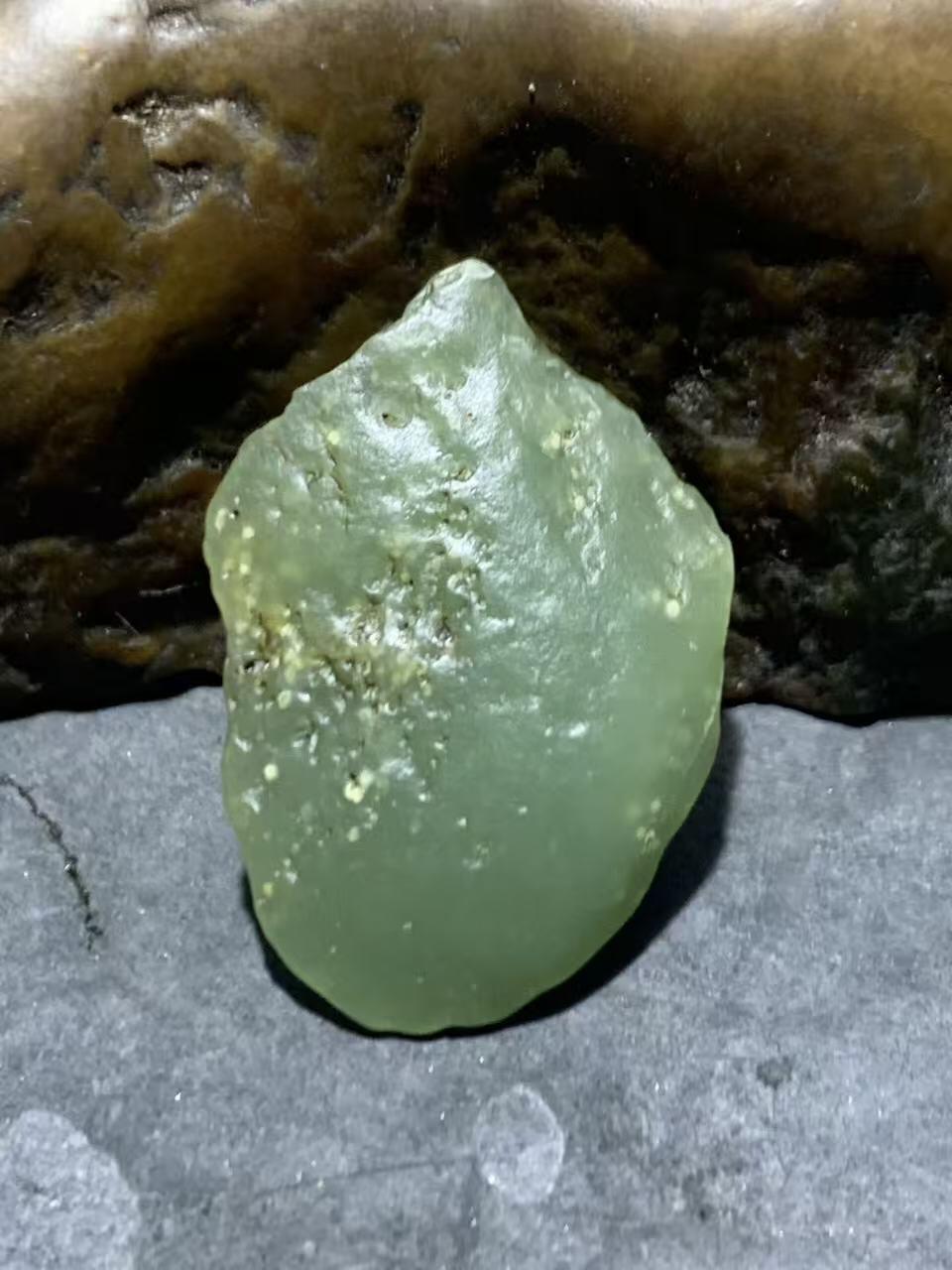 新疆戈壁料风化纹和田玉青玉小原石一颗，