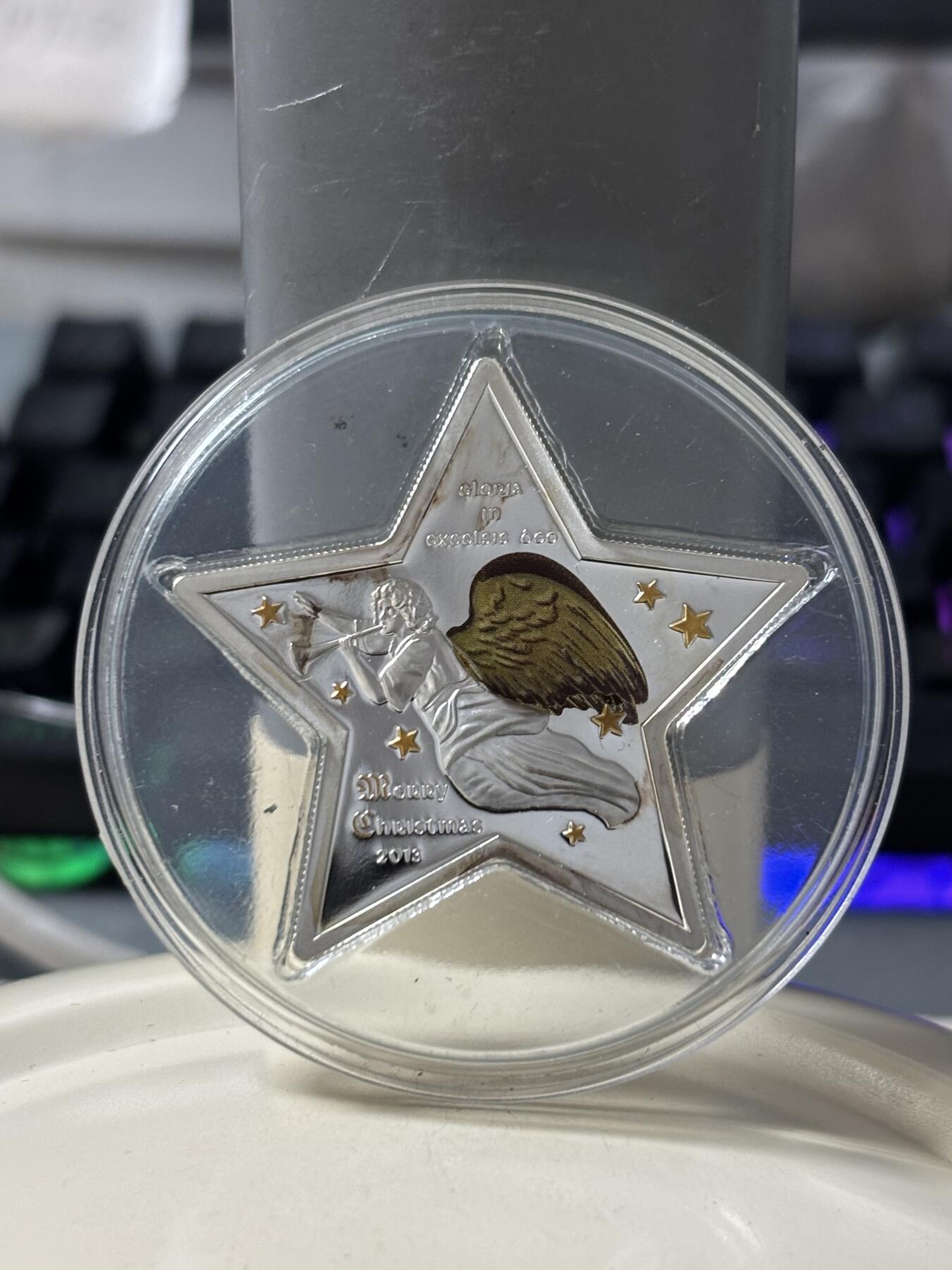 第184期拍卖 库克2013年圣诞天使立体五星形精制彩色纪念银币带证书，925银，15克，发行2013枚，有氧化