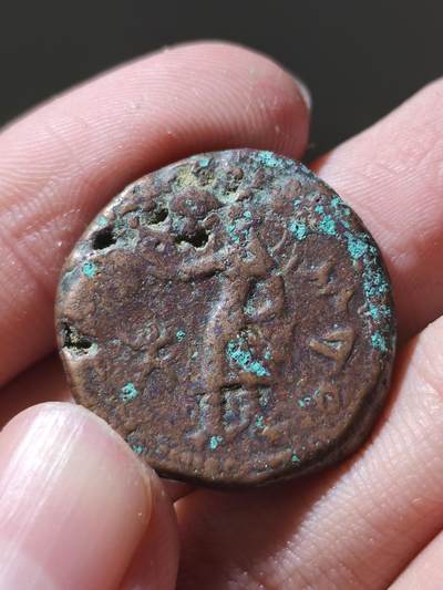 星盘世界钱币十二月六日古典币专场 - 贵霜帝国胡韦色加大铜币，正面是国王骑象，背面MAO马奥 月神