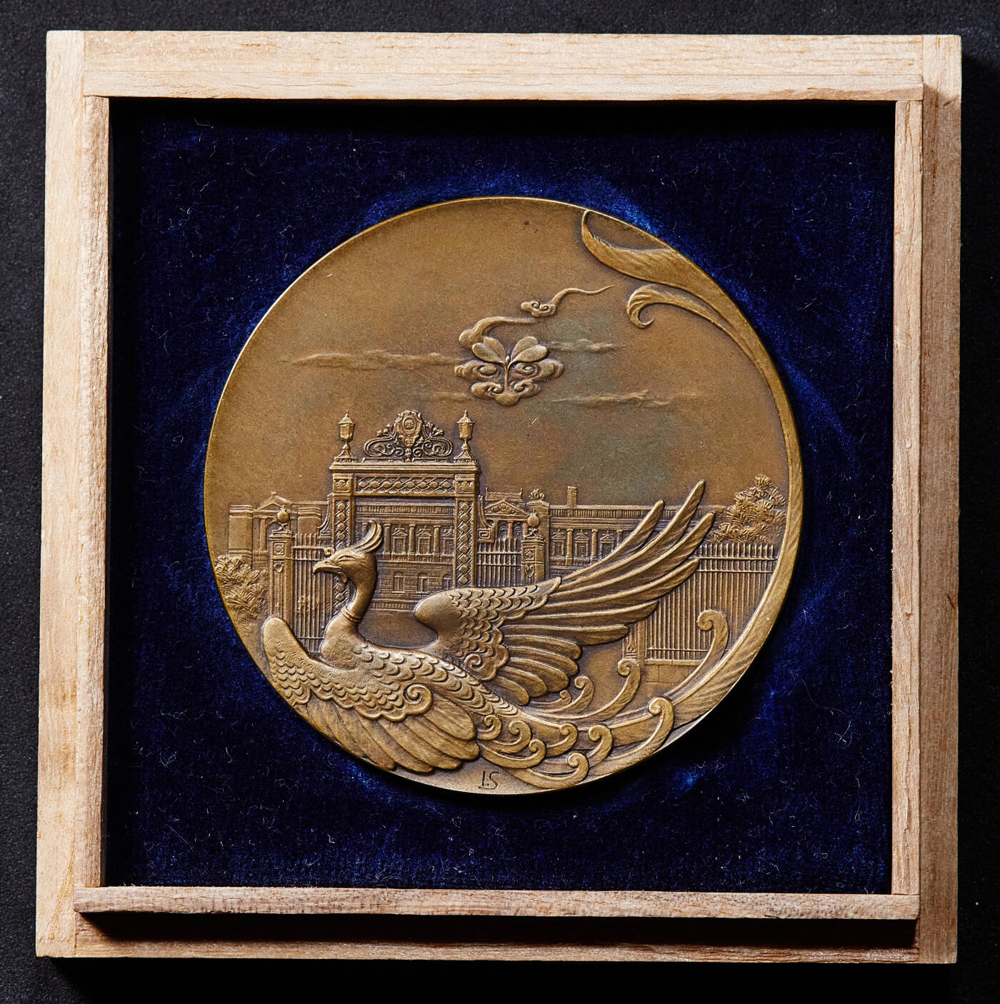 【俄甄集藏】2025年(045)12-03 星期三 晚 19:30 全场包邮 日本1925年大正十四年12月6日纪念太子裕仁长女内亲王照宫成子出生大铜章，原木盒，直径：55mm，重量：67.53克，保存完好，设计精美