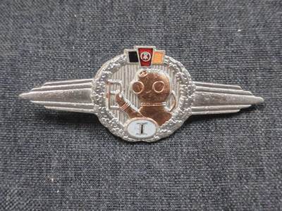 罗岚⭐新藏⭐特惠专拍第一场-分享拍场赚佣 - 民主德国极早期一级潜水员技能章 非常少见 早期单转轮版本 特殊兵种 *光荣任务*