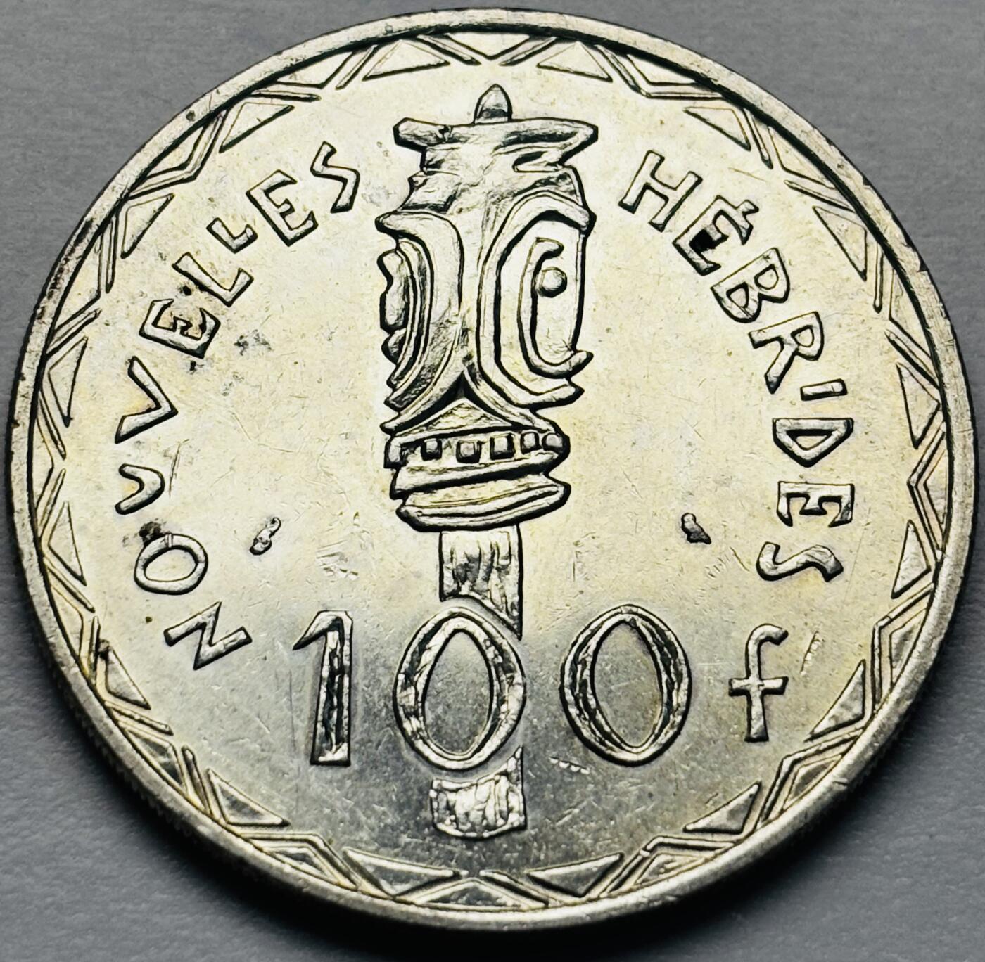 文馨钱币收藏第 283 场，【大雪鉴珍，寒英缀金】金银纪念币精品场，诚邀您的参与【长期接代拍品】 原光好品 1966 年新赫布里底 100 法郎大银币，25 克，835 高银，首发版