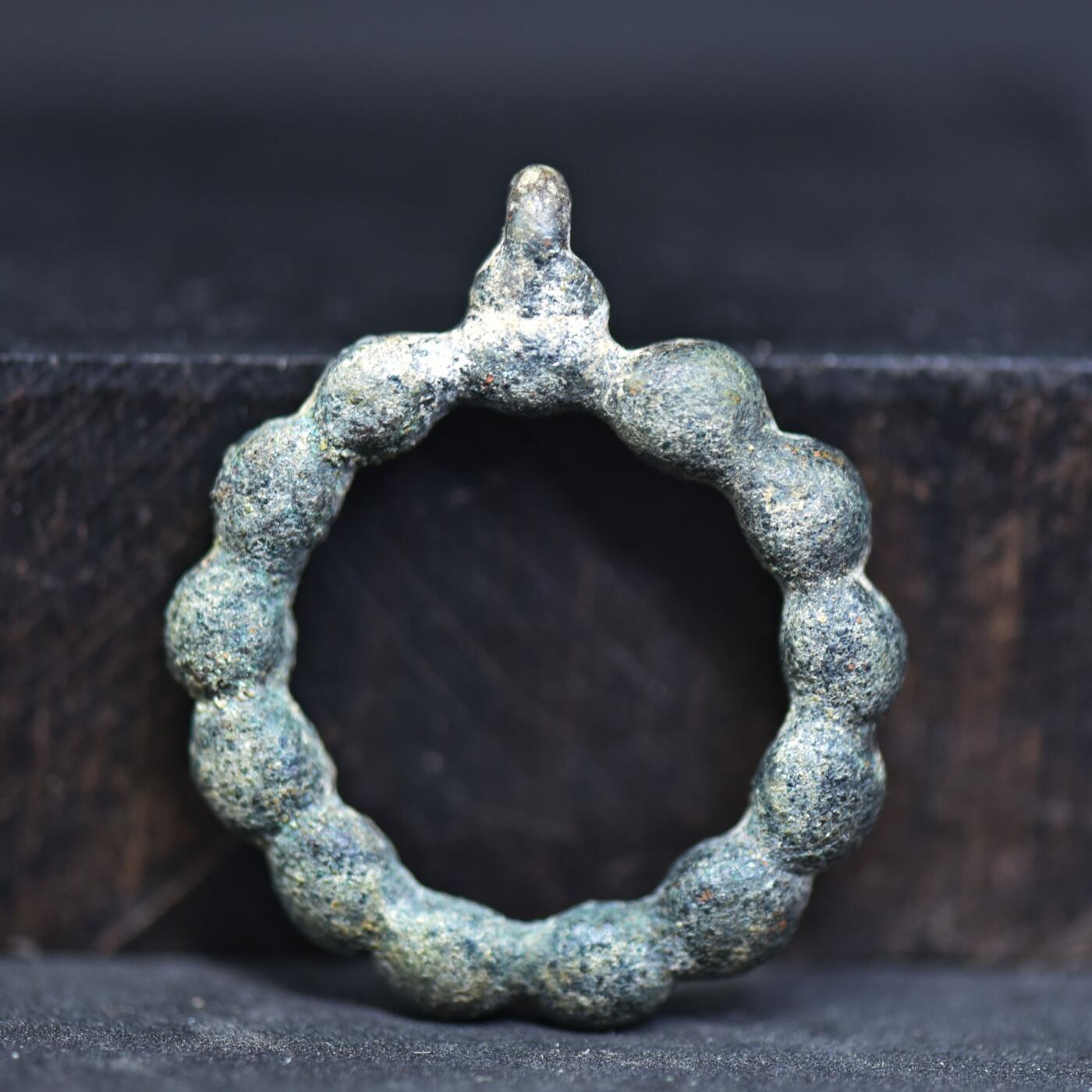 【良泉】【2025年最后一场】12月18日晚19.30点开拍！188组【直播场】西方古代钱币、丝路杂项、印章！ 公元6-8世纪【西域】连珠铜环，厚重，24.55克