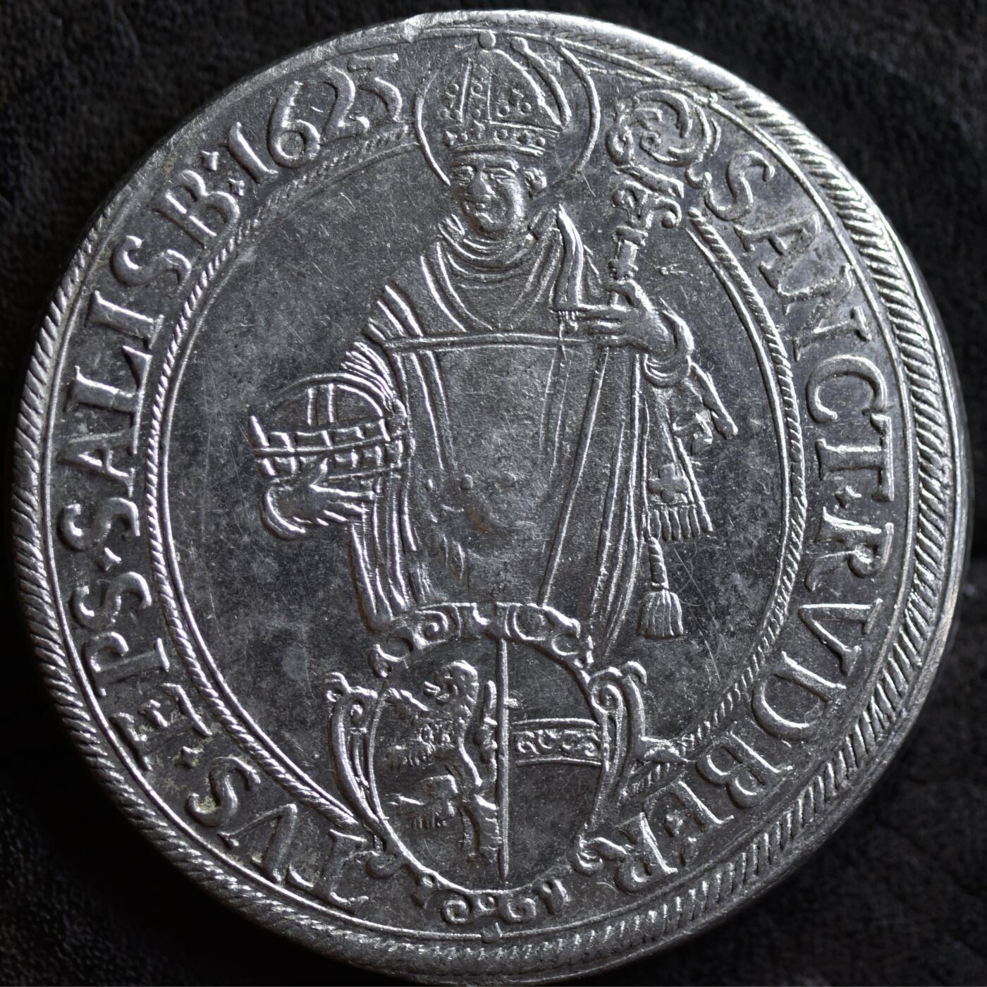 【良泉】【2025年最后一场】12月18日晚19.30点开拍！188组【直播场】西方古代钱币、丝路杂项、印章！ 【藏家出品B】1623年【近未流通】【萨尔茨堡】圣母抱子主教大泰勒，状态细节均一流，28.88克