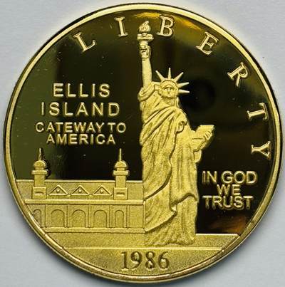 文馨钱币收藏第 283 场，【大雪鉴珍，寒英缀金】金银纪念币精品场，诚邀您的参与【长期接代拍品】 - 全新美国精制纪念章以自由女神像为主题，强调了自由和美国的象征意义。第一枚纪念币特别提到了埃利斯岛，这是许多移民进入美国的第一站，象征着通往美国的门户。第二枚纪念币则强调了自由女神像作为美国自由象征的重要性