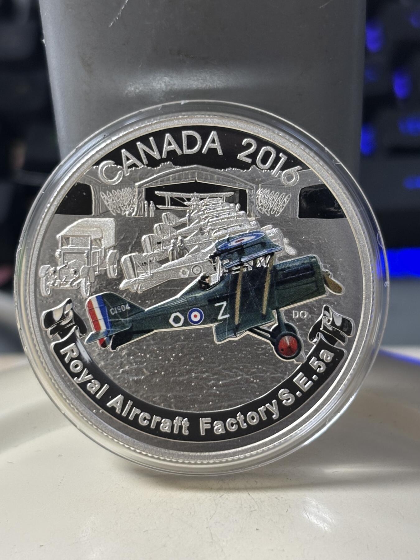 第184期拍卖 加拿大2016年一战飞机系列1盎司纪念彩色银币3枚套带盒只带一张证书，9999银，1盎司*3.发行7500套银价1293