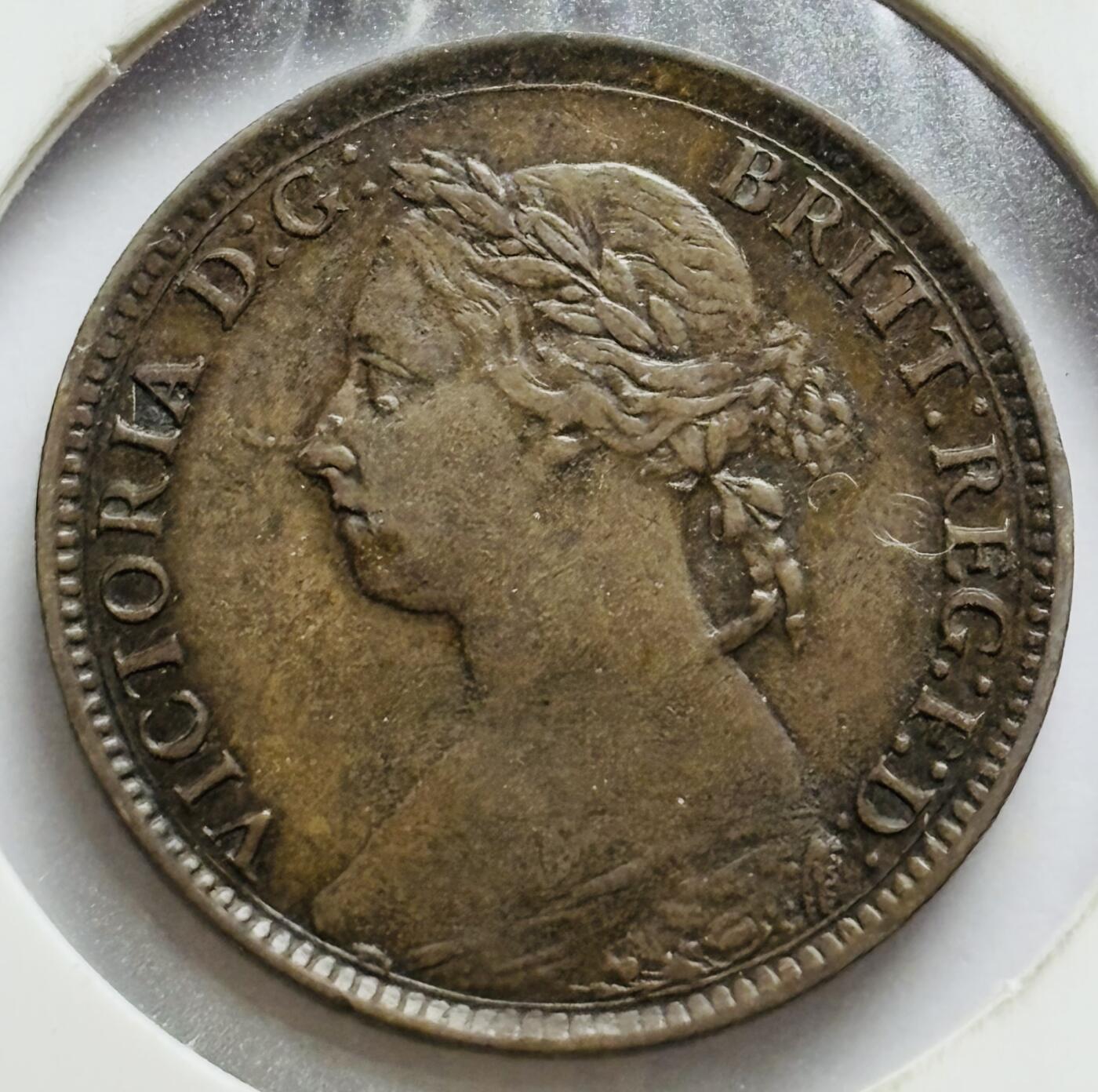 文馨钱币收藏第 283 场，【大雪鉴珍，寒英缀金】金银纪念币精品场，诚邀您的参与【长期接代拍品】 少见三全美品 1887 年英国维多利亚法新铜币，几乎看不到瑕疵，流通品中的天花板